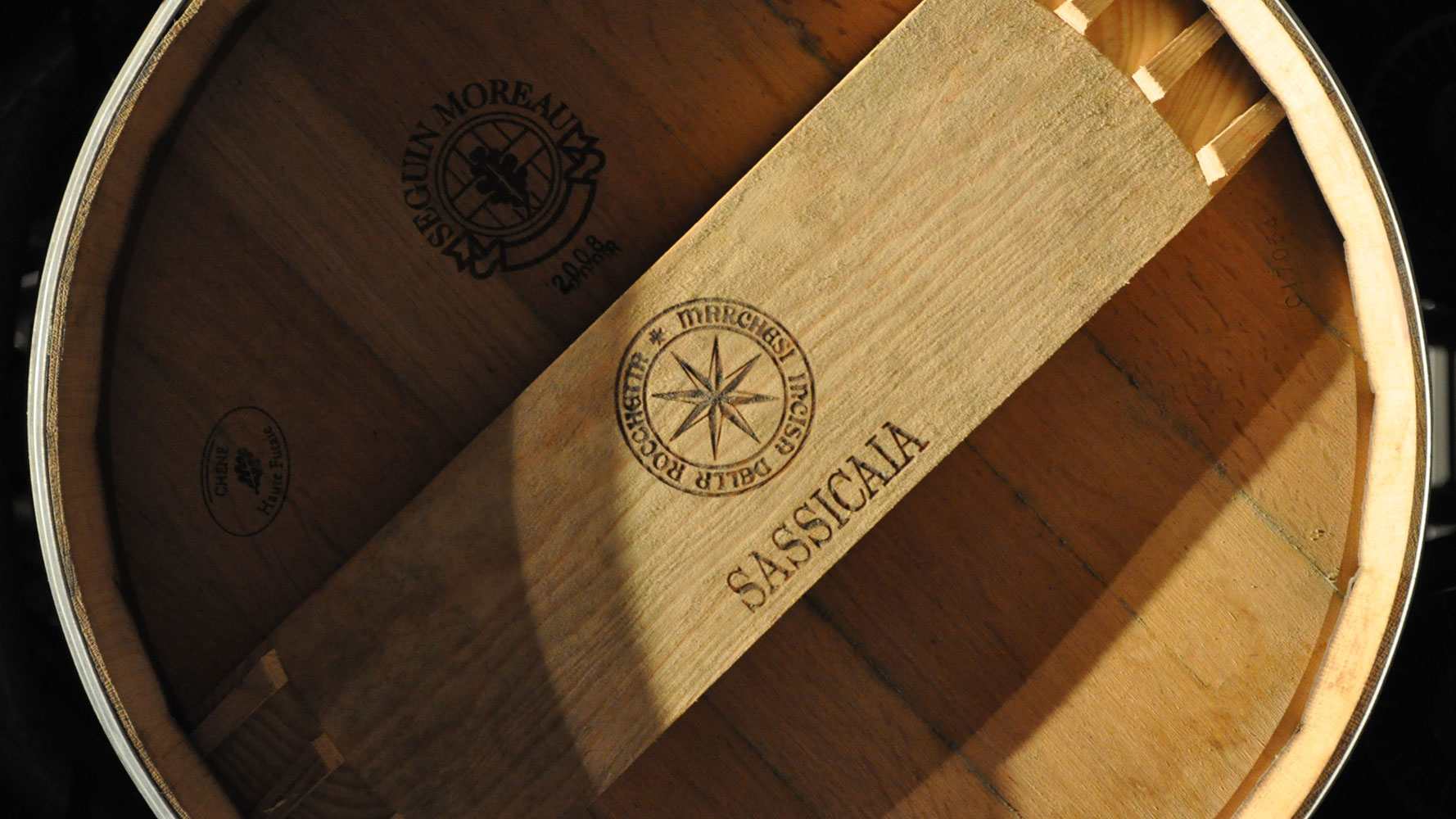 design custom wine packaging sassicaia